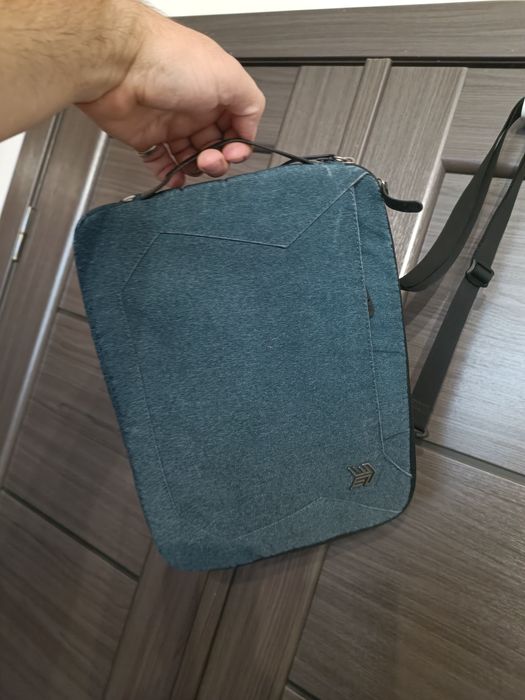 Сумка - чехол STM Australia для нетбука, планшета, документов.