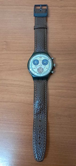 Relógio Swatch cronómetro, bracelete pele castanha