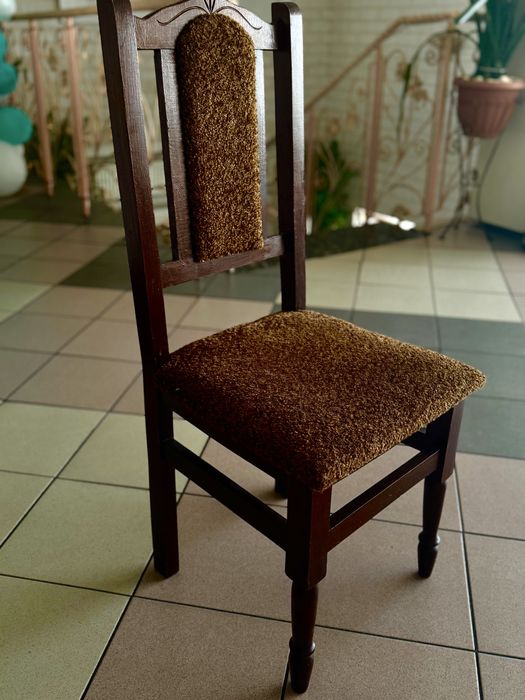 Стільці в чудовому стані дерево і метал