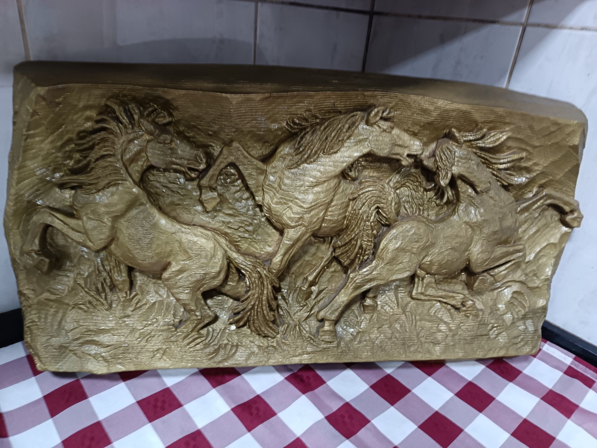 Quadros de cavalos em relevo