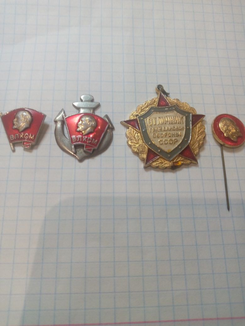 Продам старые советские значки