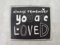 Metalowa tabliczka retro z napisem - Always remember you are loved