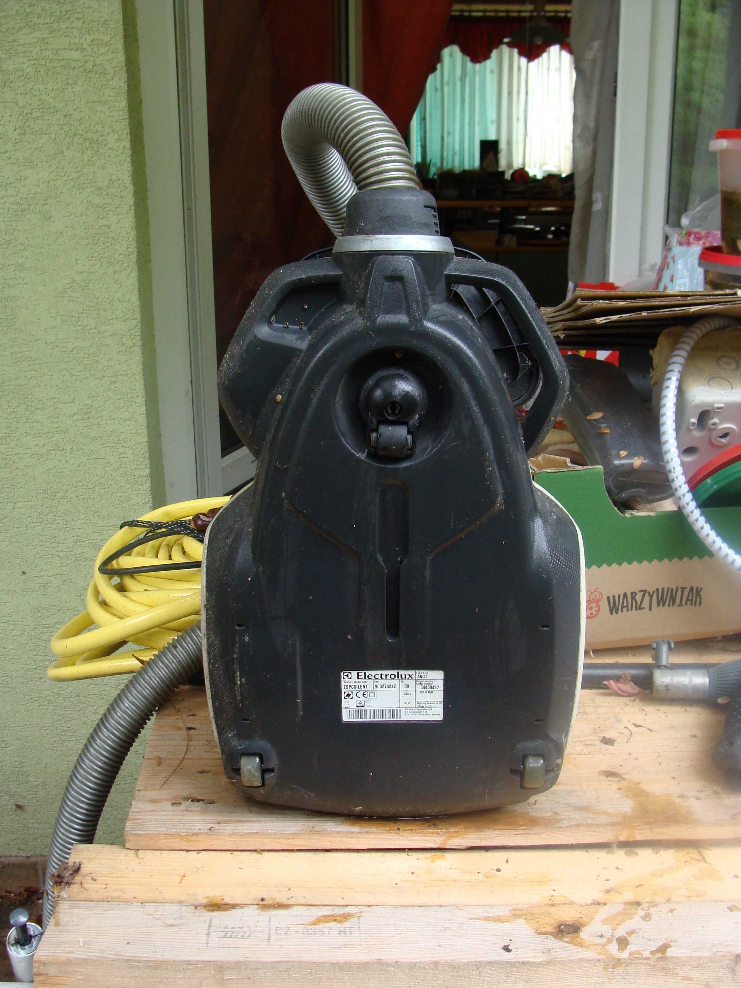 Odkurzacz bez workowy Electrolux uszkodzony (M)