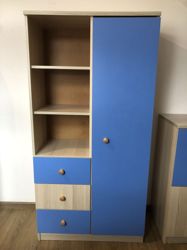 Meble młodzieżowe, biurko, komoda, regał