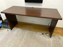 Duże biurko kolor ciemny orzech 158x65 cm meble Bodzio