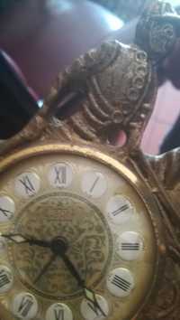 Antigo relógio mesa em bronze marca " Europa"