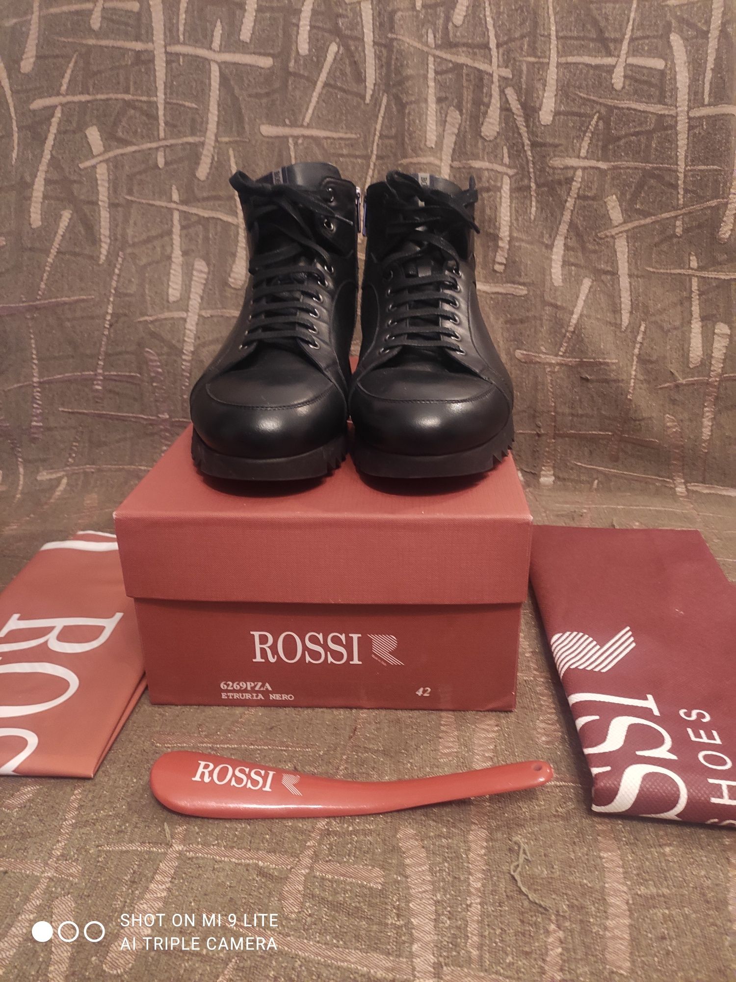 Новые  зимние мужские ботинки ROSSI. 42 р.. 3200 гр..