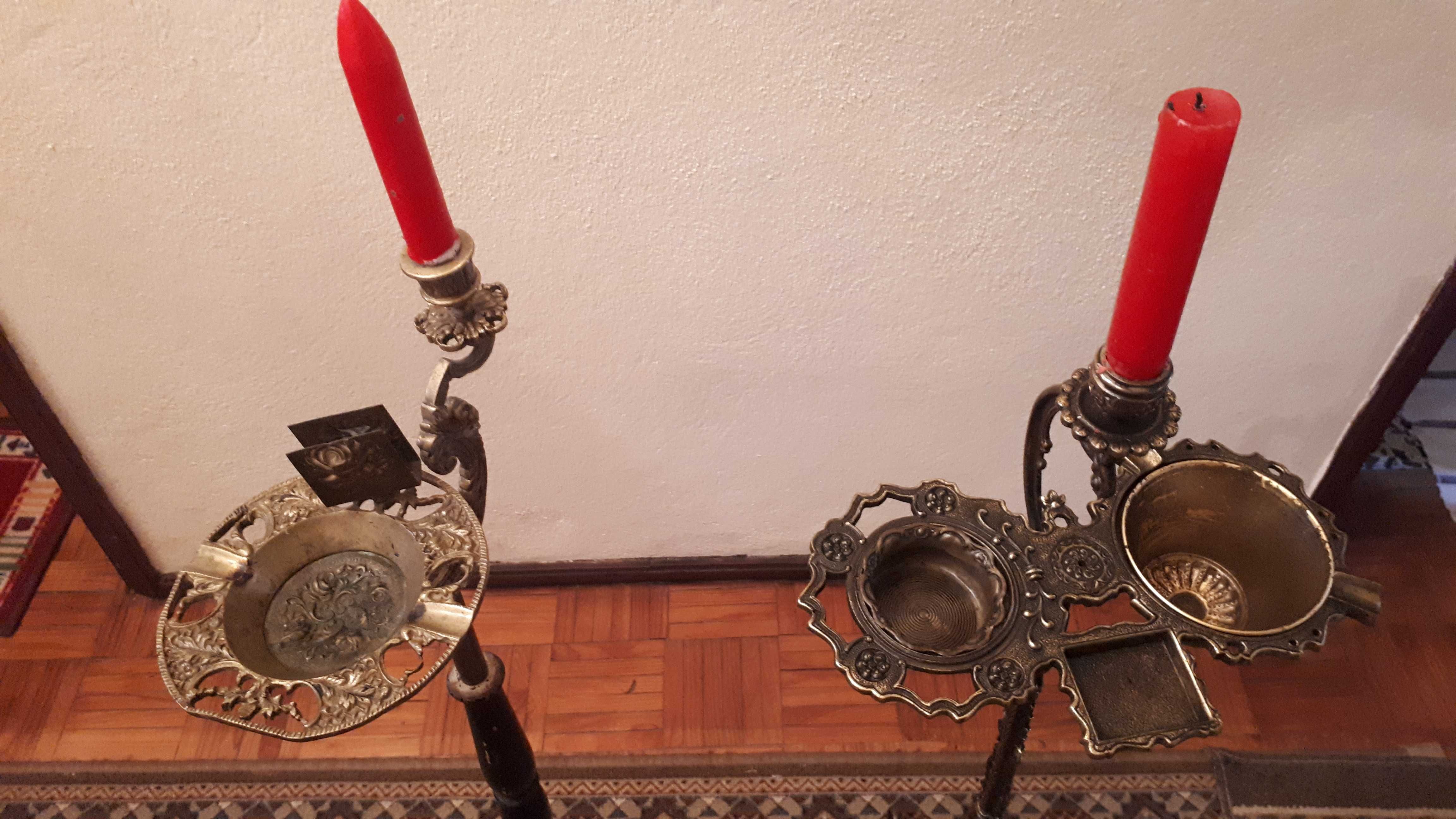 Cinzeiros de pé muito antigos com 80 cm