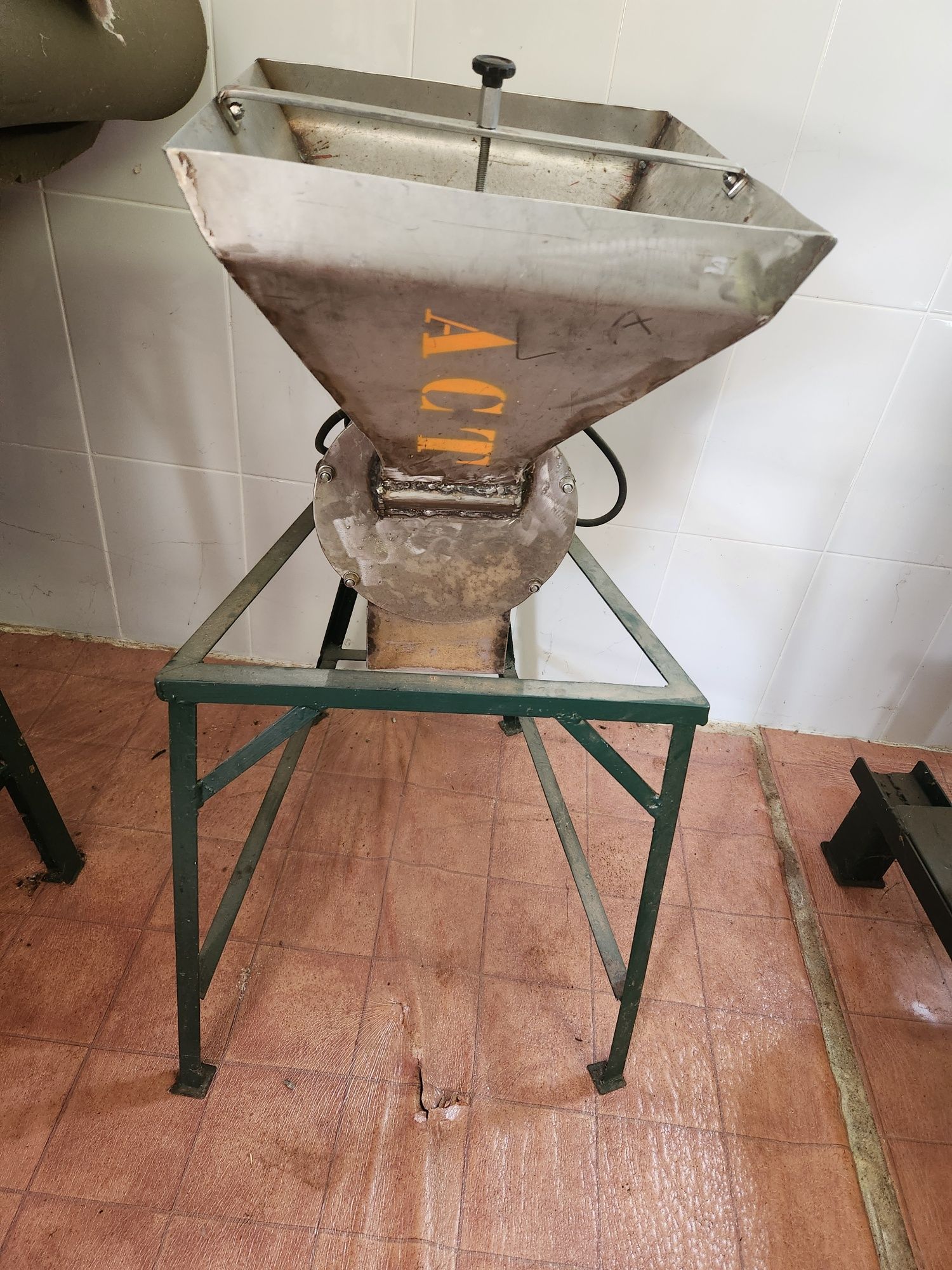 Equipamento para produção de azeite artesanal