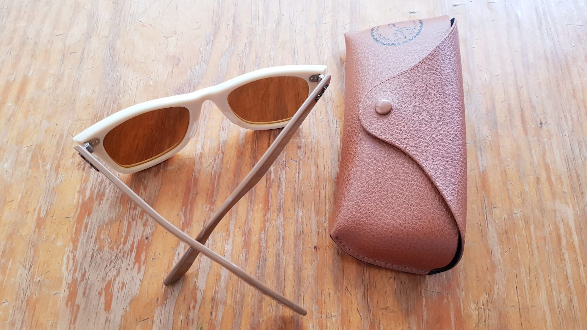 Óculos de sol / óculos escuros Ray Ban novos, com caixa. 55e cada