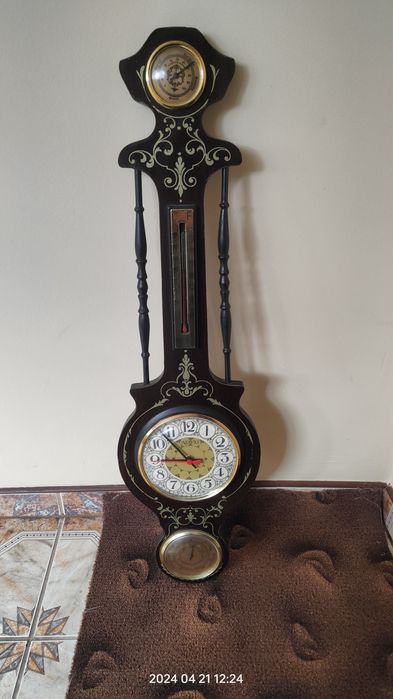 Zegar ścienny, barometr