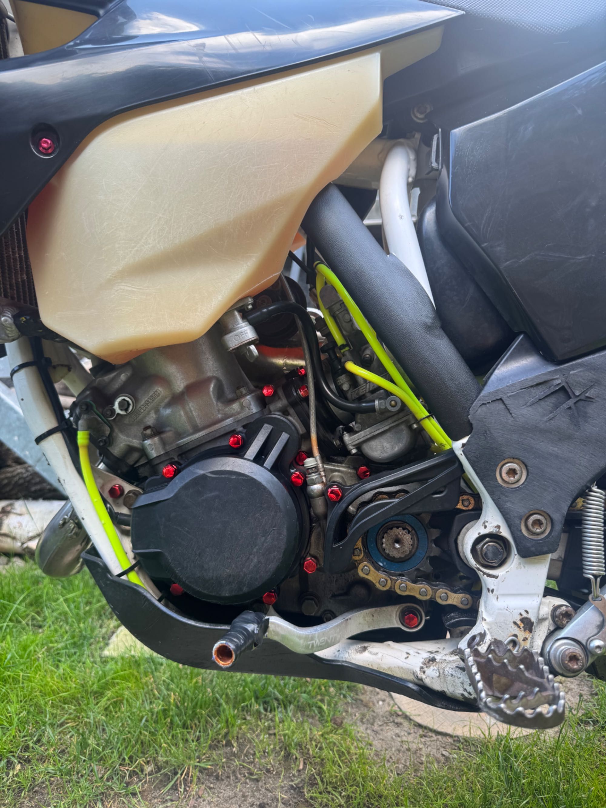 Husqvarna te 125 ( zarejestrowana na a1, można jeździć na prawko B)