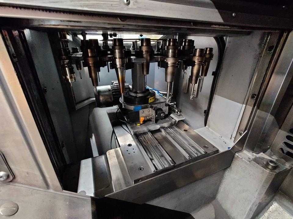 Centro Maquinação CNC 5 Eixos INGERSOLL SPEED HAWK 550 c/ Robot