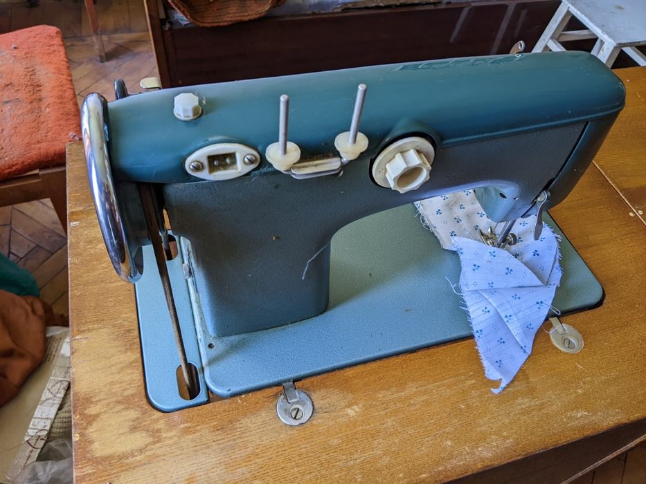 Швейная машинка "Чайка-2"