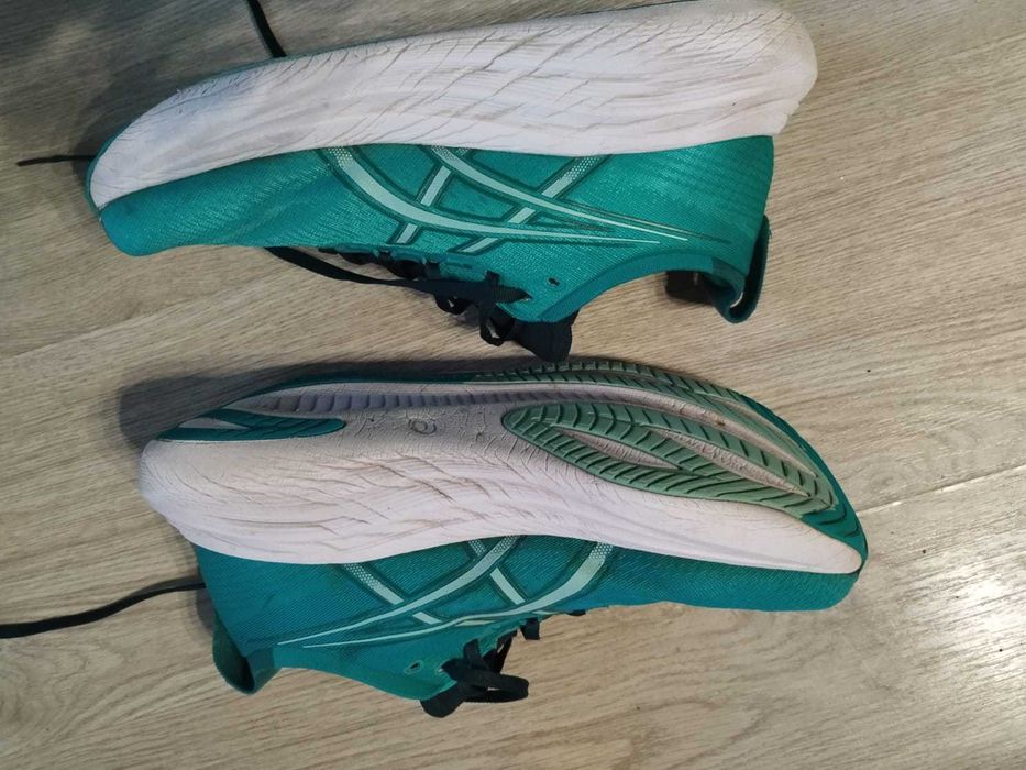 Sapatilhas de corrida ASICS GEL NIMBUS 27 - TAMANHO 42.5, SEMI-NOVAS