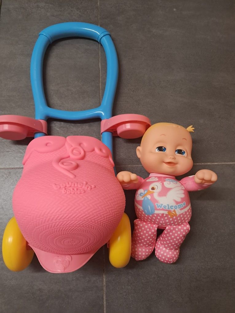 Boneco com carrinho
