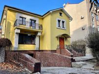 Продаж будинку в центрі з ремонтом