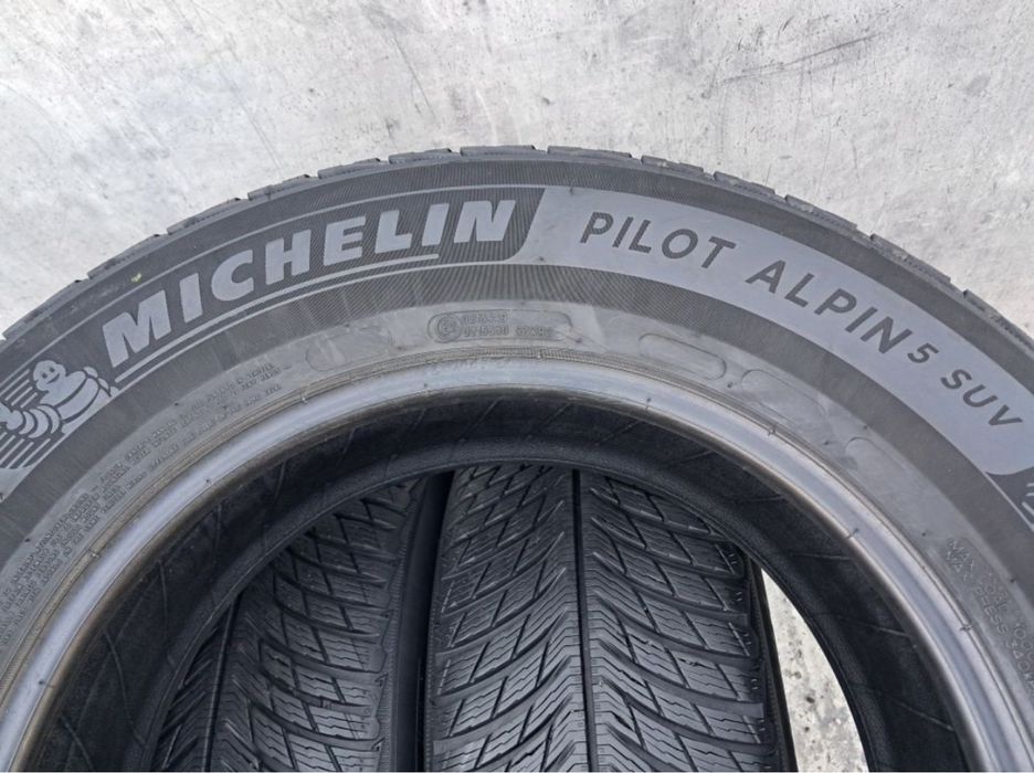 Зимні шини. R17 235/65 Michelin Pilot Alpin 5 suv