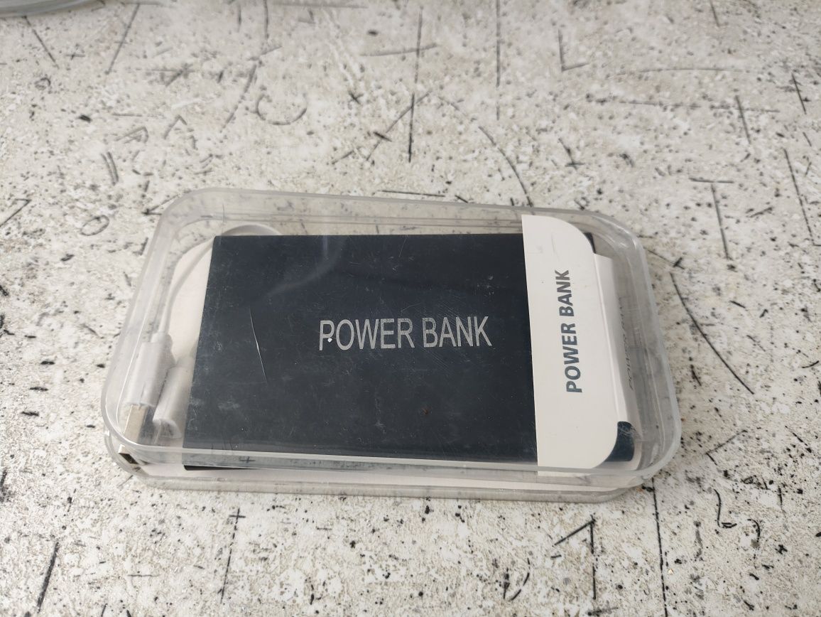 Nowy Powerbank 5000 mAh z kablem
