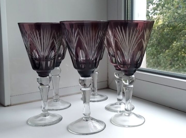 До 15.12.25р. Фужеры чешское марганцевое стекло. 

1. 180 грн/шт.
2. 9