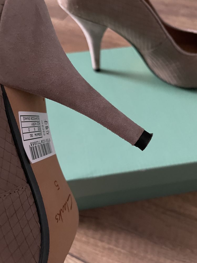 Szpilki Clarks rozmiar 38