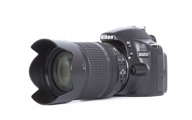Nikon D3200 + Nikkor AF-S DX 18-105mm f/3.5-5.6G ED VR