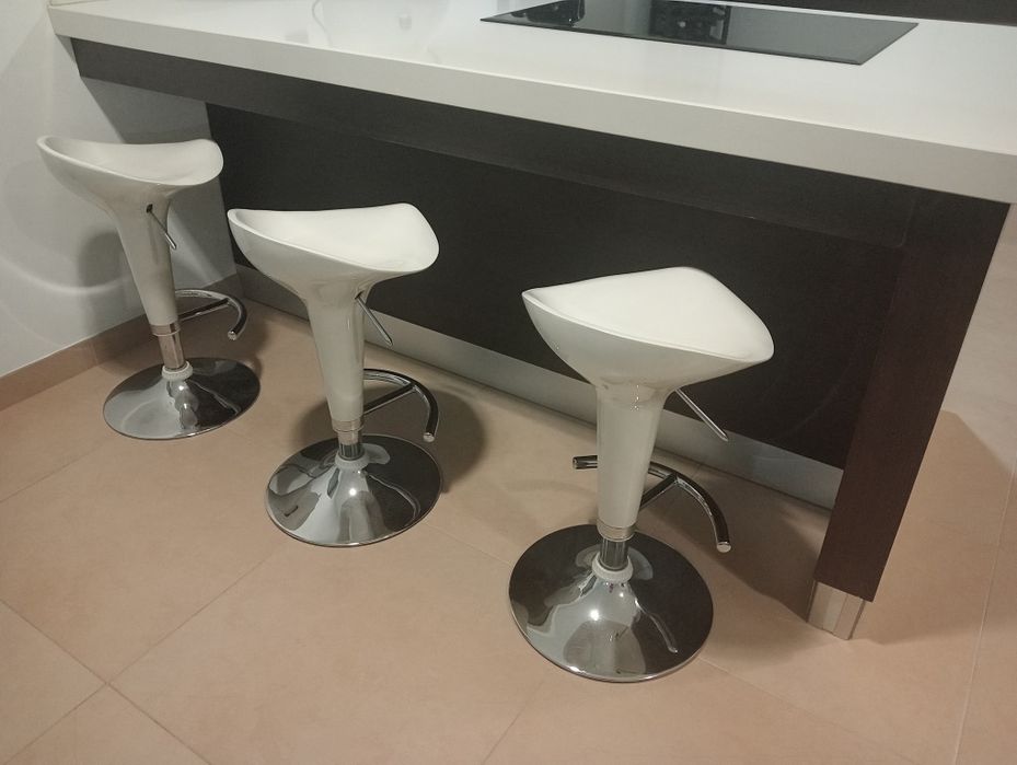 Cozinha moderna em chapa marítima e silestone