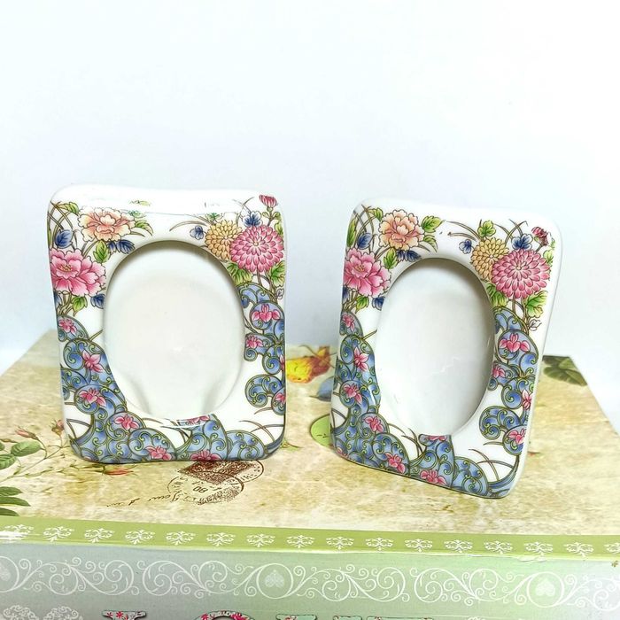 Vintage.Porcelanowe ramki x 2.