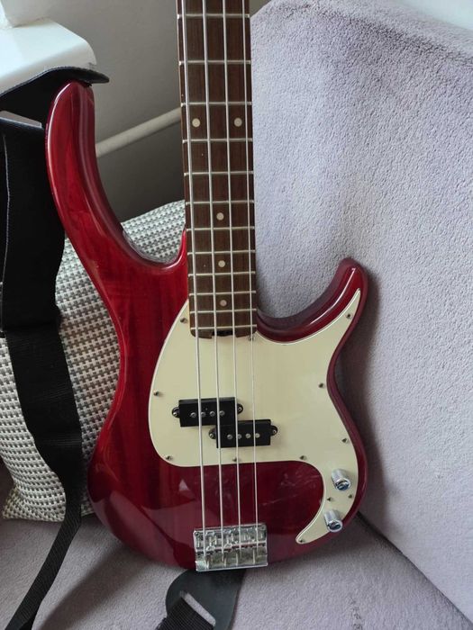 Gitara basowa Peavey Milestone - BXP, 4struny,kolor Red.