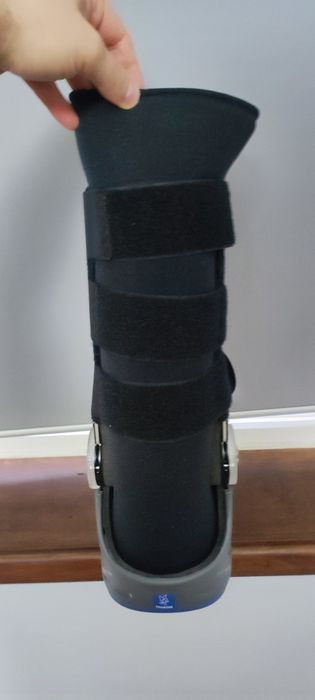 Bota Walker ortopédica articulável M