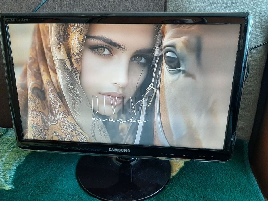 Komputer Windows pro 11  1TB SDD z monitorem klawiaturą I myszką