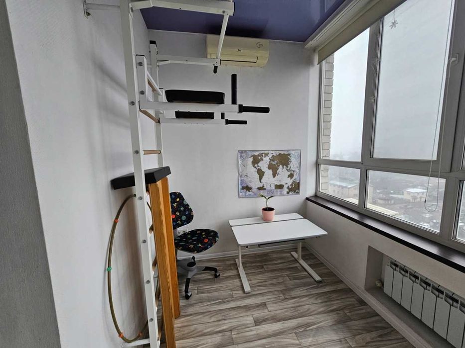 Продам 3-к квартиру (91м2) в кирпиче, ж/м Солнечный, пер. Любарского