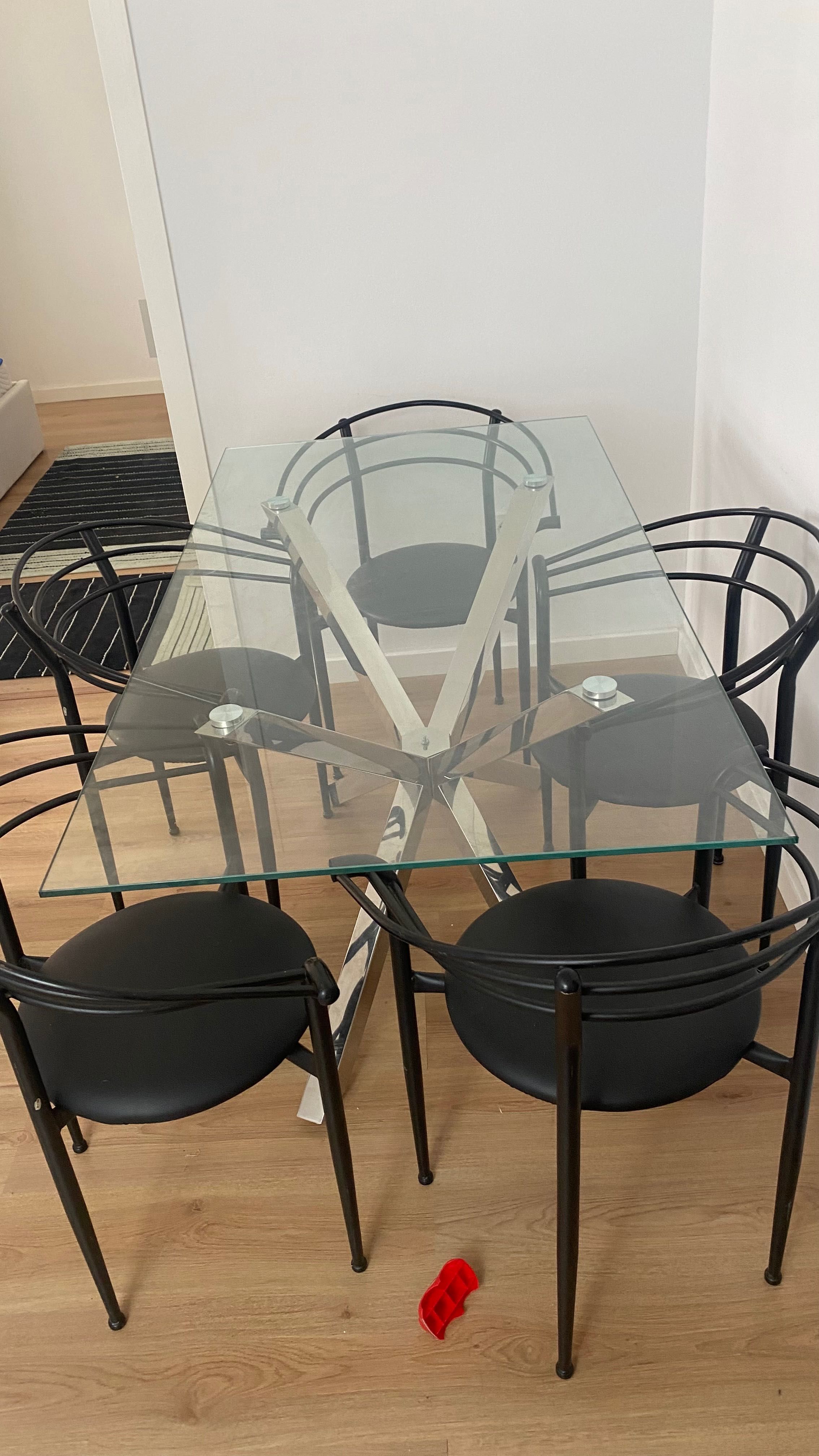 Mesa com 5 cadeiras