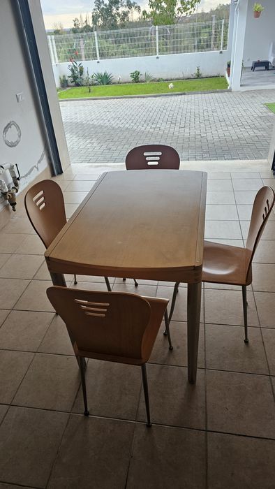 Mesa de cozinha e 4 cadeiras em faia