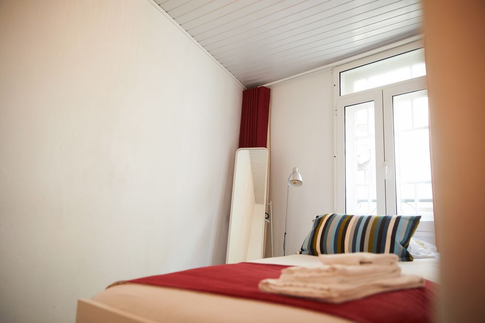 Vendo prédio com 3 apartamentos em Guimaraes completamente renovados