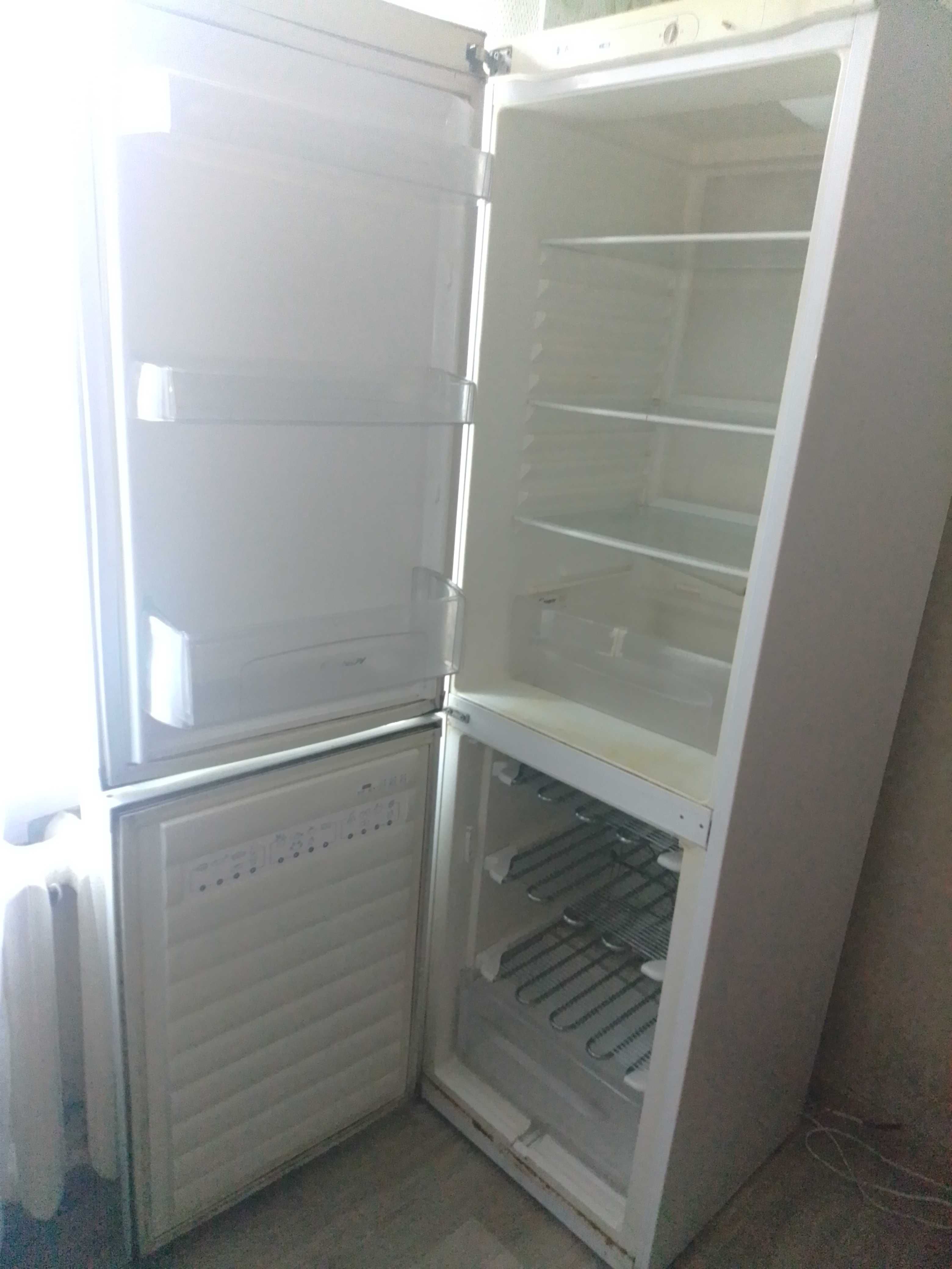 Холодильник Канди 2х камерный,мотор рабочий