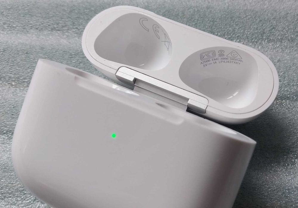 ‼️ Продаю Apple AirPods кейс A2566 (EMC 3986) + чехол силиконовый ‼️
