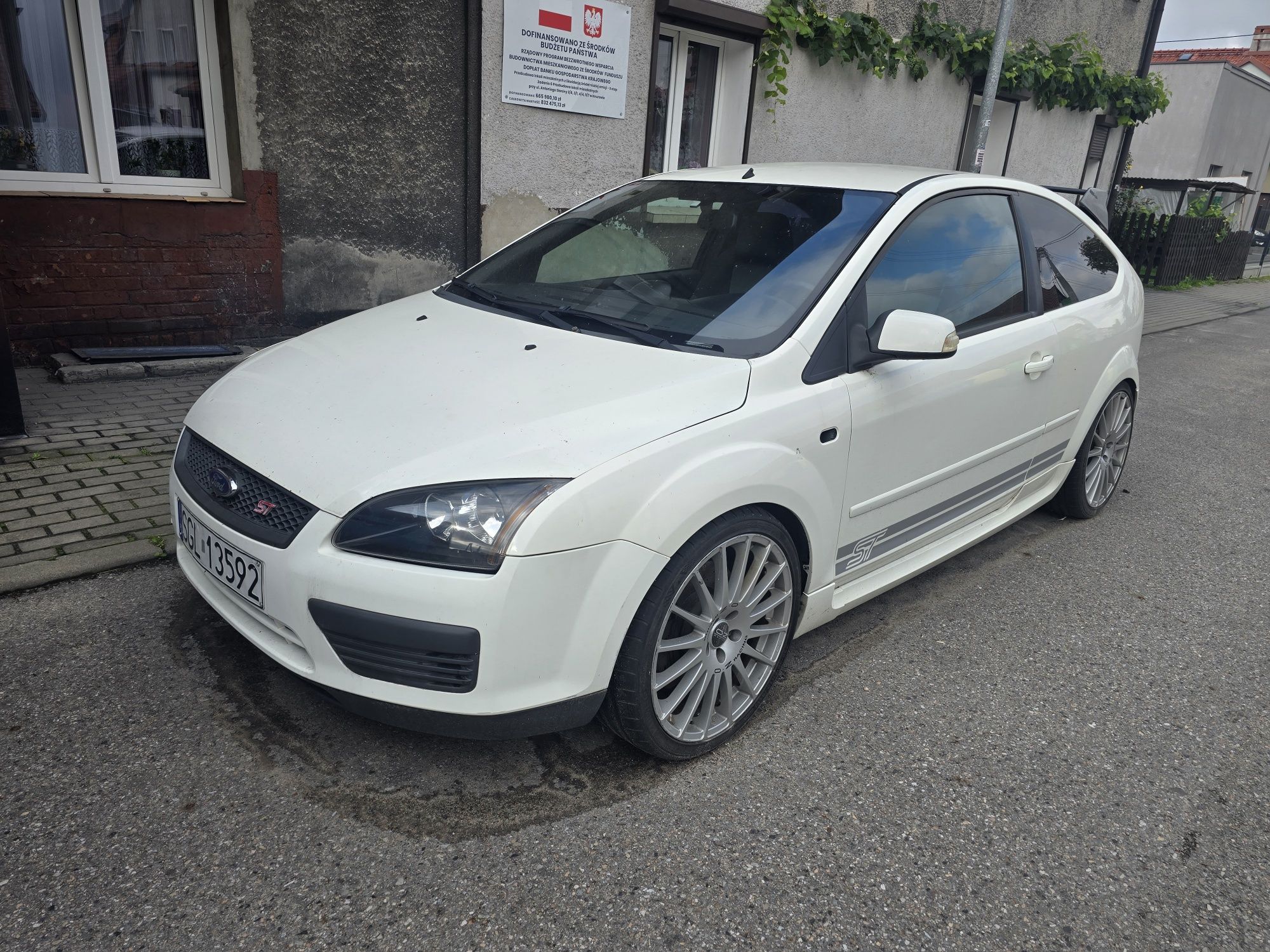 Ford Focus MK2 2.5 ST 225 km   07r