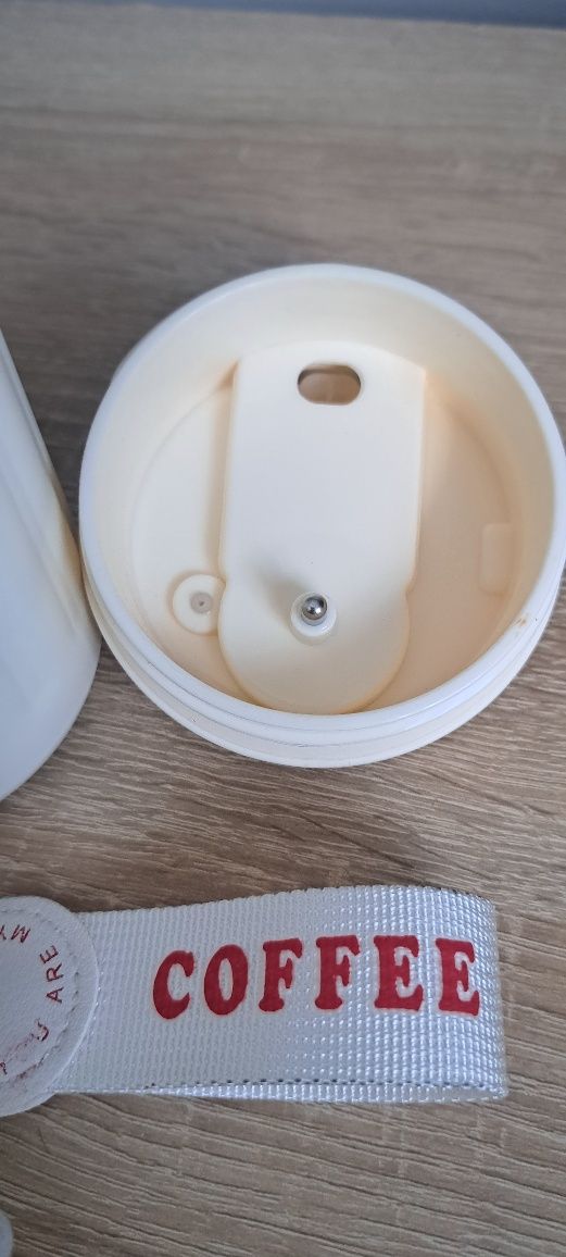 Podróżny Kubek ze Stali Nierdzewnej 472ml z Cyfrowym Wyświetlaczem