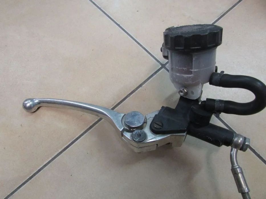 Triumph Tiger 1050 06-12 pompa hamulcowa przód