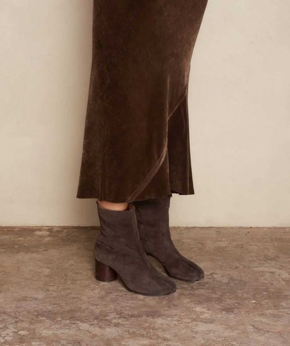 Коричневые замшевые ботильоны Maison Margiela Tabi коричневі замшеві