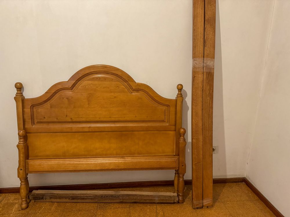 Cama casal em exelente estado