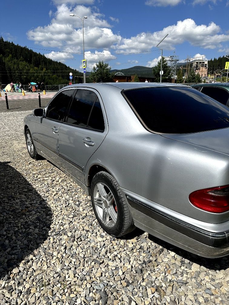 Mercedes Benz W210