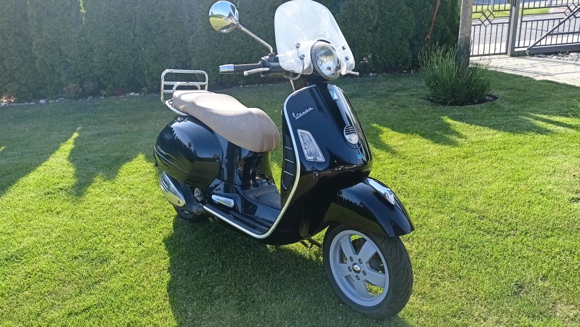 Piaggio Vespa GTs 250