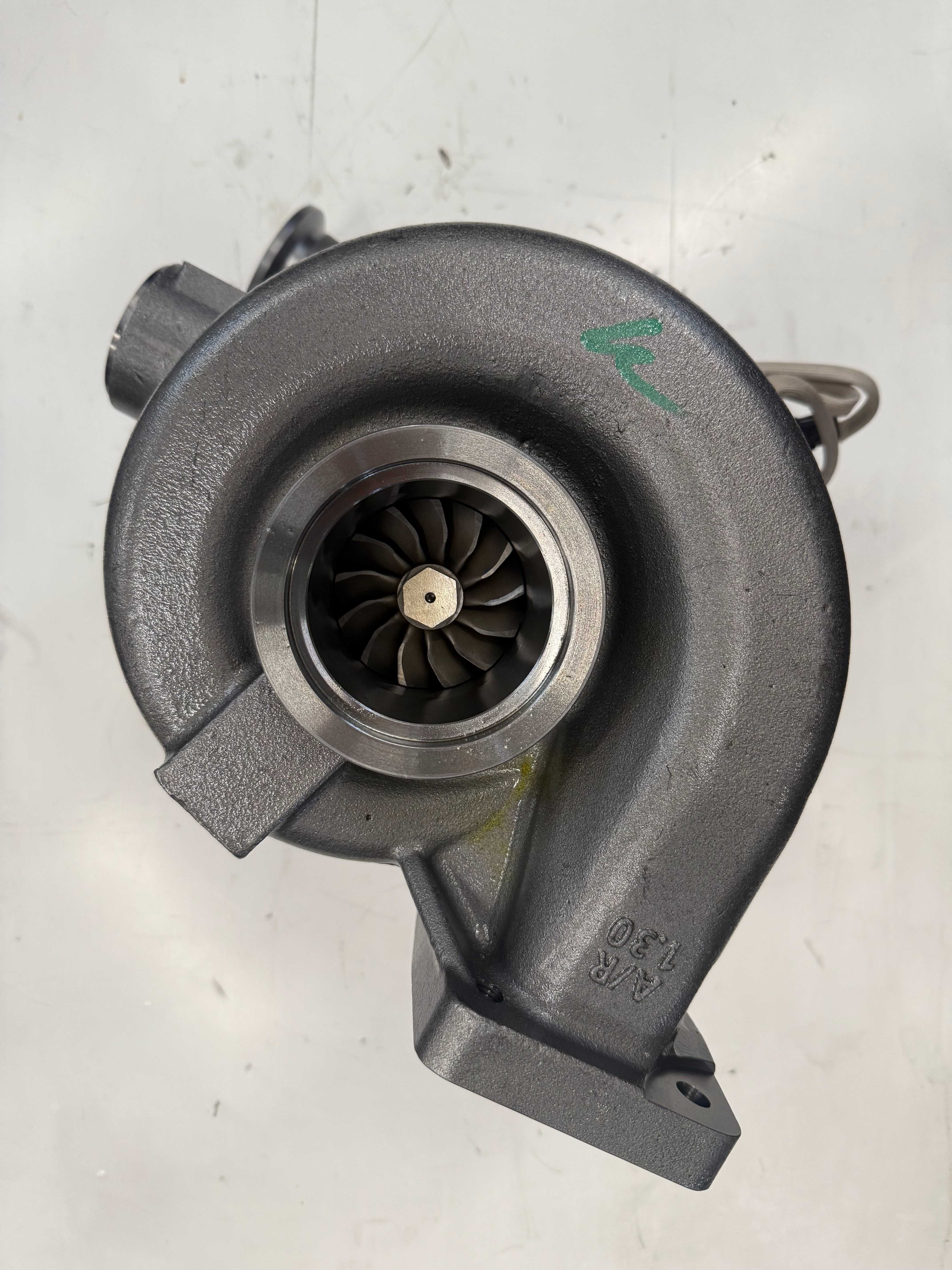 Fabrycznie Nowa Turbosprężarka z BI-TURBO JOHN DEERE - R: 82,83,93
