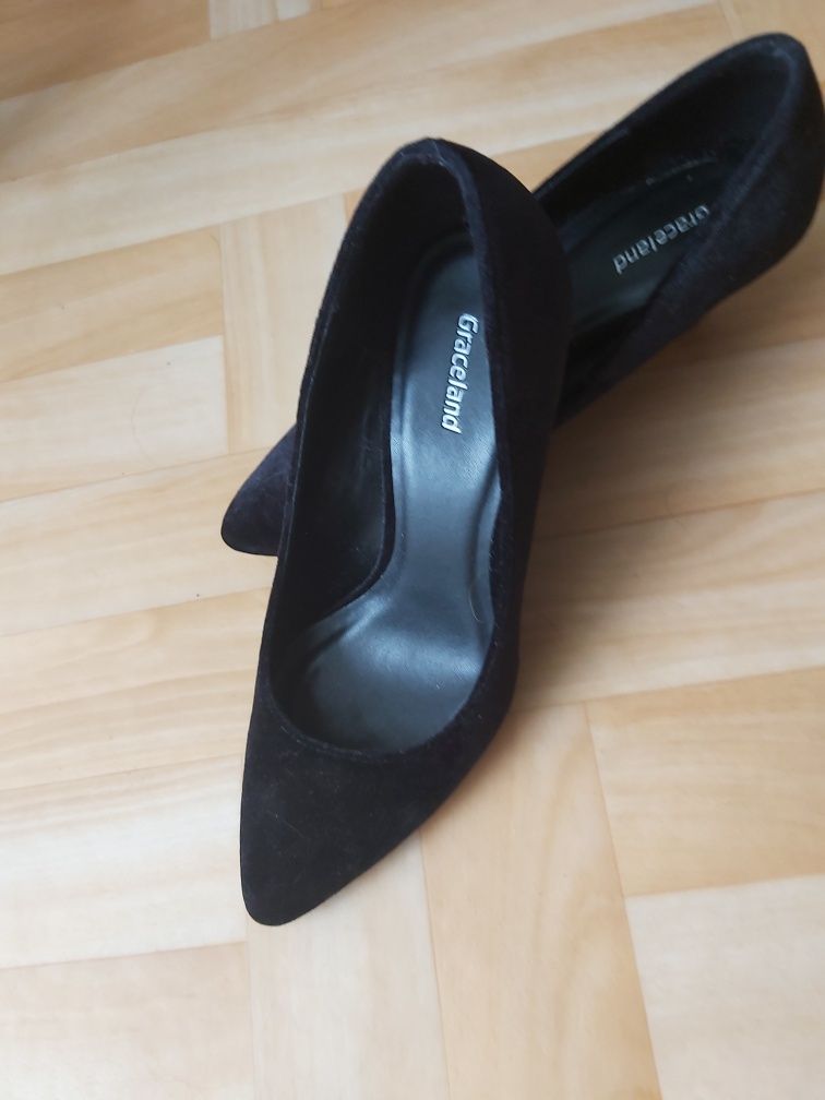 Buty zamszowe na szpilce