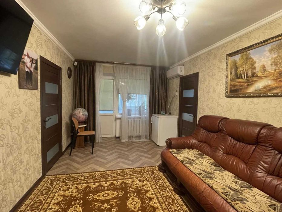Продаю 3-кімнатну квартиру. 2 поверх. Космонавтів. Ремонт!