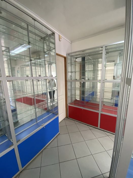 Продаются ветрины торговые