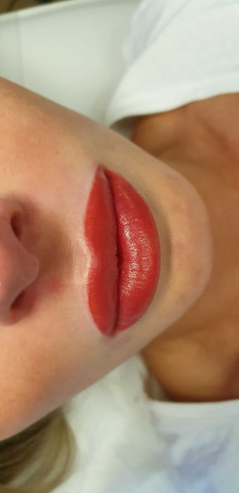 Modelka do metamorfozy makijaż permanentny