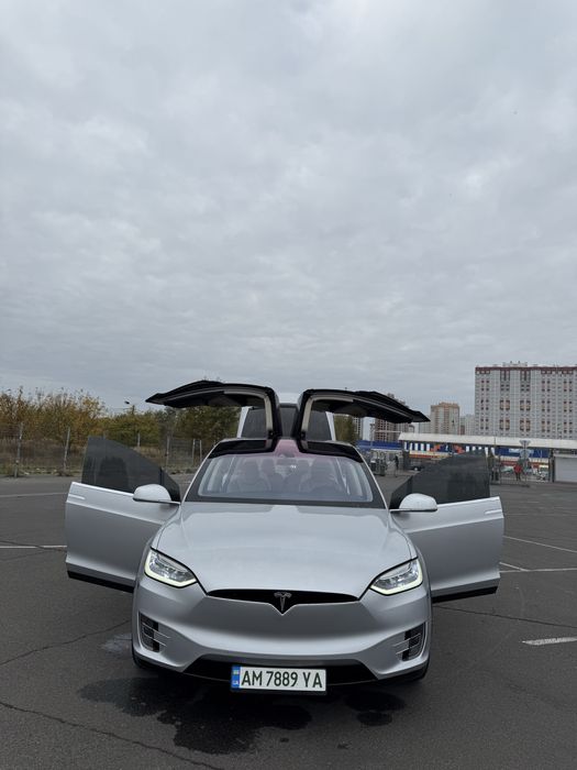Тесла модел Х 90D максимальная комплектация 3 рядная